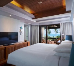 Двухместный номер Deluxe с частичным видом на море двуспальная кровать в Renaissance Koh Samui Resort & Spa