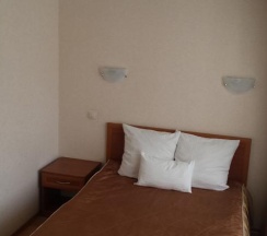 Номер стандарт улучшенный с 1 двуспальной кроватью в Оптималь