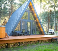 A-Frame № 1 (оснащение дома, стоимость купели и бани см. Подробнее) в Les holidays