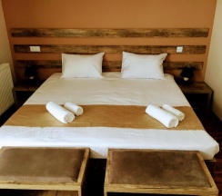 Двухместный номер Standard с балконом двуспальная кровать в Hotel Mountain Mestia