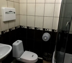 Семейный номер с общей ванной комнатой в Добрый кот