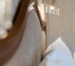 Двухместный полулюкс №2 с 2 комнатами с красивым видом из окна двуспальная кровать в Лель