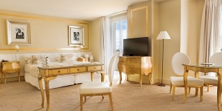 Канны: Отель Hotel Renoir