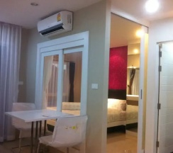 Двухместный номер Standard с балконом двуспальная кровать в The Scene Condo By The Rich