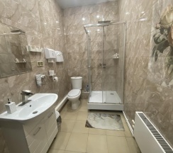 Кровать в 3-местном общем женском номере в Афина