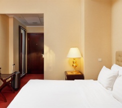 Номер улучшенный с 1 двуспальной кроватью в Гранд мандарин