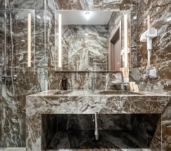 4-местная комната делюкс с балконом в Дворец Солнца