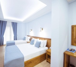 Трёхместный номер Superior в Infinity City Hotel