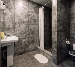 Трёхместный в West hotel