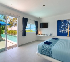 Семейный номер Standard с частичным видом на море в La Perle Luxury Boutique Hotel