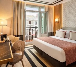 Двухместный номер Superior с балконом (двуспальная кровать) в Senator Gran Vía 70 Spa Hotel