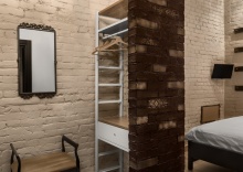 db номер в Brick Walls Hotel