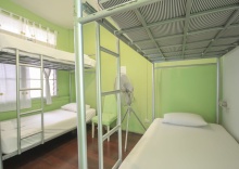 Кровать в общем номере в OYO 1054 Phuket Backpacker Hostel