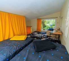 Студия с балконом и с красивым видом из окна в Японский домик