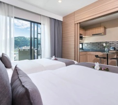 Двухместный номер Grand Deluxe с балконом (2 отдельные кровати) в Patong Bay Residence