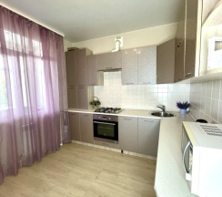 Апартаменты с балконом и с красивым видом из окна в Апартаменты КВАРТ отель на Малом шоссе