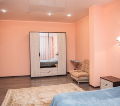 Двухкомнатный с кухней в Вип-Хаус