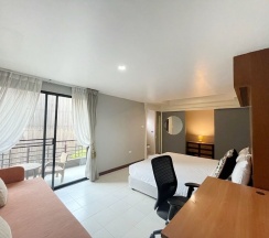 Двухместный номер Premium с балконом двуспальная кровать в Hub53 Coworking & Coliving Space