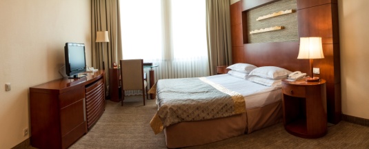 Двухместный номер Superior с балконом двуспальная кровать в Park Hotel Bishkek