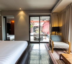 Семейный люкс с балконом в LoogChoob Homestay