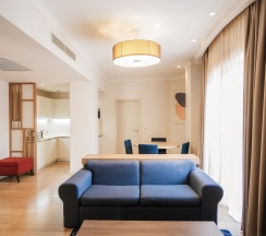 Представительский люкс с джакузи и террасой в Кортъярд Марриотт Сочи Красная Поляна