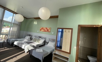 Четырёхместный номер Deluxe с балконом и с видом на море в Династия