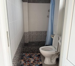 Комната стандарт с 2 односпальными и 1 двуспальной кроватью №1 в Алешкина мечта