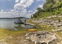 Вилла в Lakefront On Lake Travis 4 Bedroom Residence by RedAwning