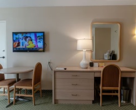Двухместный номер корпус 3 (двуспальная кровать) в Howard Johnson by Wyndham Anaheim Hotel and Water Playground