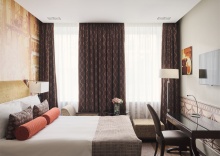 Стандарт с 1 кроватью Queen-size вид в Атриум в Hotel Indigo St. Petersburg-Tchaikovskogo