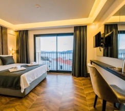 Двухместный номер Deluxe с частичным видом на море двуспальная кровать в Kas Pier Hotel