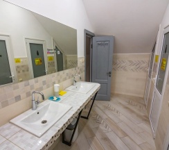 Кровать в общем номере (женский номер) в Чердак