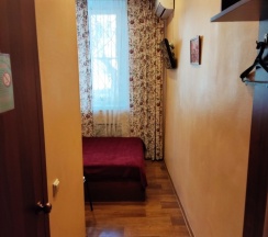 Небольшой номер с двухспальной кроватью в Абсолют на Руставели
