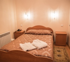 «Люкс двухкомнатный» (диван, двухспальная кровать) в Вип-Хаус