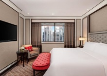 Семейный клубный люкс с 2 комнатами с видом на город в The Athenee Hotel, a Luxury Collection Hotel, Bangkok