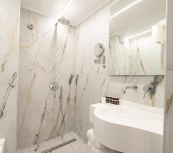 Семейный номер Deluxe в Modern Luxury Hotel