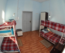 Кровать в 4-местном общем номере #11 в Наш