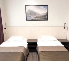 Номер стандарт с 4 односпальными кроватями (с завтраком) в Баваренок