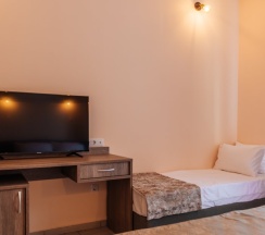 Четырёхместный номер Standard с балконом в L-hotel