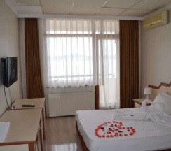 Двухместный номер Standard с балконом двуспальная кровать в Ayvalik Palas Hotel
