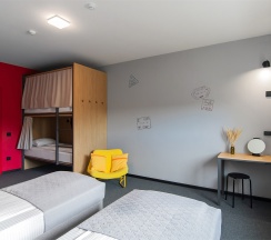 Семейный номер с общей ванной комнатой в Friday center