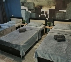 Четырёхместные апартаменты c 1 комнатой с балконом в Квартира Калина на Заводской 4