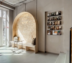 Место в девятиместном номере для мужчин в Rock hostel