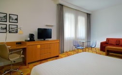 Трёхместный полулюкс c 1 комнатой в Courtyard by Marriott Budapest City Center