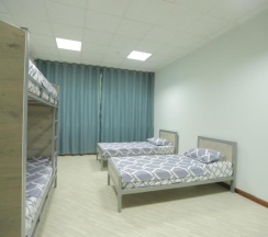Кровать в общем номере (женский номер) в The Top Hostel