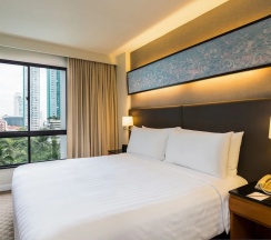 Двухместный номер Deluxe c 1 комнатой с балконом (двуспальная кровать) в Chatrium Sathon Bangkok