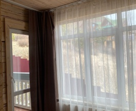 Стандартный номер с двуспальной кроватью и балконом (верхний этаж) в Гавань Листвянка