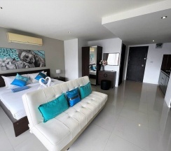 Двухместная студия Standard с балконом двуспальная кровать в Ocean View Treasure by Lofty