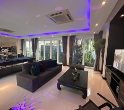 Вилла Deluxe с 4 комнатами в Villas In Pattaya