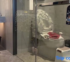 Двухместный семейный номер Standard двуспальная кровать в Hampton by Hilton Gu'an New Airport